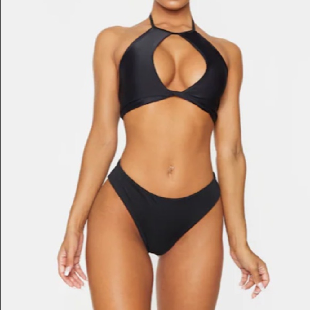 NWT: PrettyLittleThing Twist Keyhole Swim Top - Picture 2 of 6